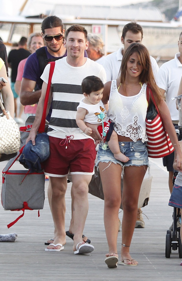 Messi's wife is very rich but only specializes in cheap and popular clothes - Photo 10.