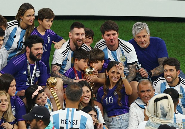 Sợi dây đỏ bí ẩn mang lại may mắn cho Messi tại World Cup cuối cùng trong sự nghiệp - Ảnh 7.