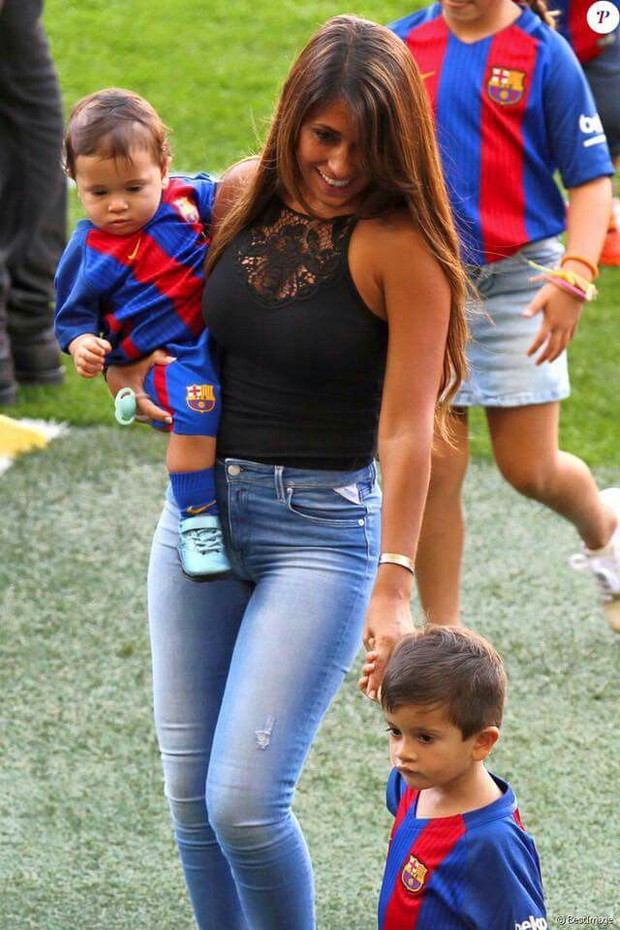 Messi's wife is very rich, but only specializes in cheap and popular clothes - Photo 5.