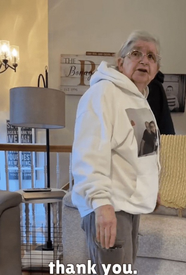 Thấy bà cụ 81 tuổi lao động vất vả, thanh niên người Mỹ làm một việc ý nghĩa để giúp cụ về hưu - Ảnh 3.