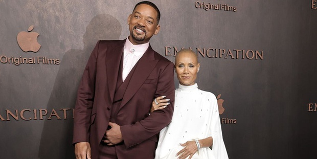 Will Smith và vợ lần đầu xuất hiện trên thảm đỏ hậu cái tát Oscar - Ảnh 3.