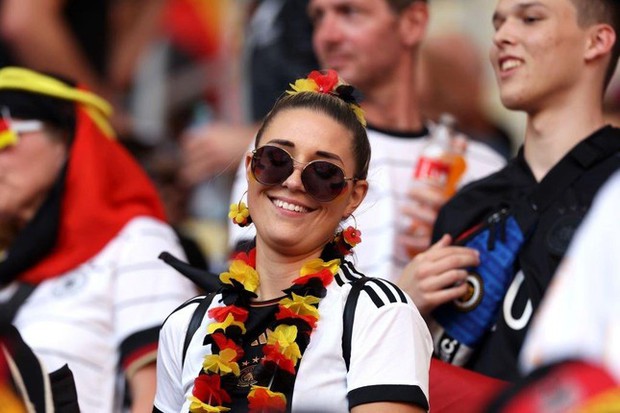 Mê đắm trước vẻ đẹp của các nữ CĐV Đức tại World Cup 2022 - Ảnh 12.