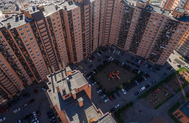 Tòa nhà được mệnh danh là siêu chung cư ở Nga: Có 3.708 căn hộ, chứa đủ dân số một thành phố, ai ở cũng mê vì 3 điều này - Ảnh 2.