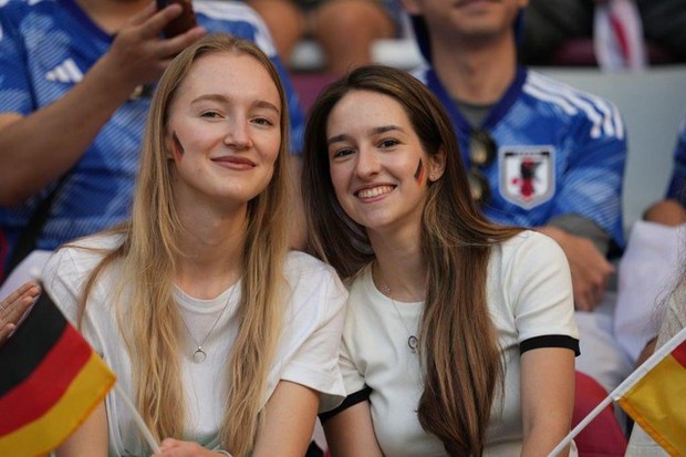 Mê đắm trước vẻ đẹp của các nữ CĐV Đức tại World Cup 2022 - Ảnh 8.