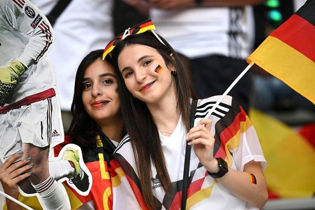 Mê đắm trước vẻ đẹp của các nữ CĐV Đức tại World Cup 2022 - Ảnh 7.