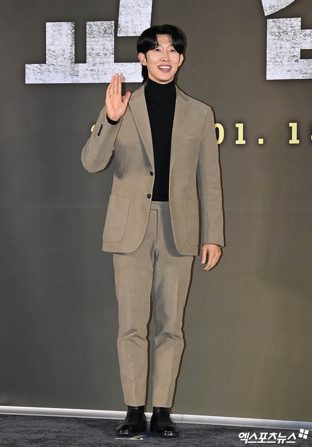 Họp báo hot nhất ngày: Hyun Bin diện mạo râu ria gây sốc, mới lên chức bố mà đã tuột dốc visual thế này - Ảnh 4.