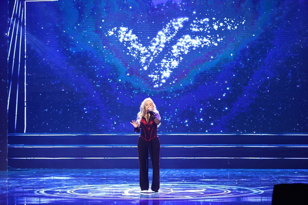 Christina Aguilera đầy cảm xúc khi mang đến 2 bản hit kinh điển tại VinFuture, liên tục cảm ơn khán giả Việt Nam - Ảnh 4.