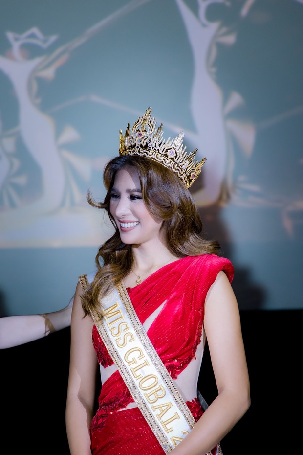 Miss Global 2022 Shane Tormes khoe nhan sắc ngày càng rực rỡ sau 6 tháng đăng quang - Ảnh 2. Miss Global 2022 Shane Tormes khoe nhan sắc ngày càng rực rỡ sau 6 tháng đăng quang - Ảnh 2.