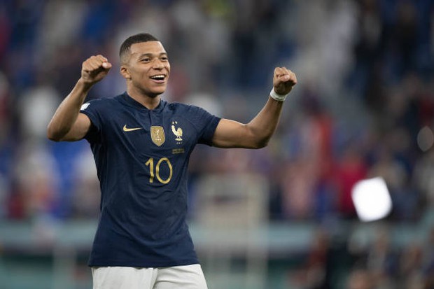 As the highest paid player in the world, how does Kylian Mbappé spend?  - Photo 1.