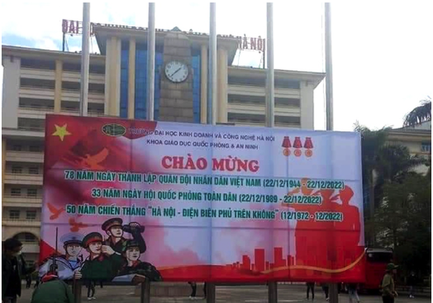 Trường ĐH thừa nhận vụ in pano có hình cờ Trung Quốc là sai phạm rất nghiêm trọng - Ảnh 1. Trường ĐH thừa nhận vụ in pano có hình cờ Trung Quốc là sai phạm rất nghiêm trọng - Ảnh 1.