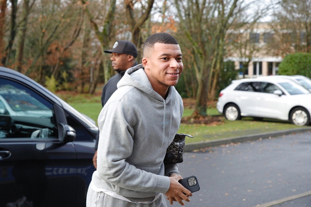 Bỏ lại nỗi buồn World Cup, Mbappe vui vẻ trở lại PSG - Ảnh 1.