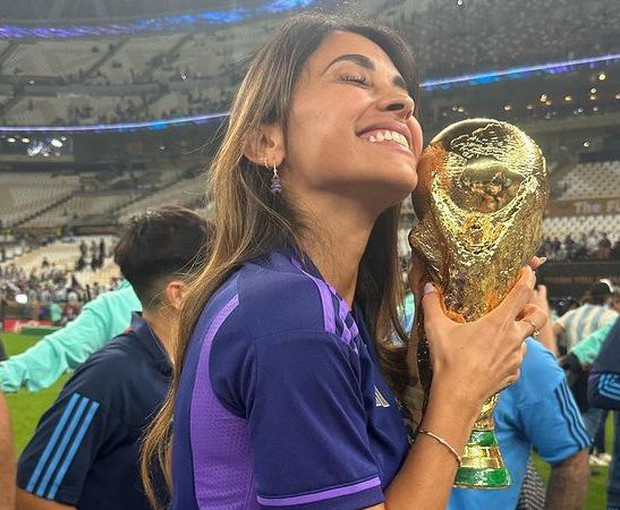 Vợ của Messi sẽ bị FIFA trừng phạt? - Ảnh 2.