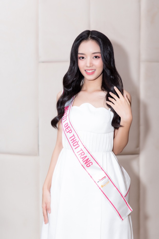 Họp báo sau đăng quang của Top 3 Hoa hậu Việt Nam: Á hậu 1 lên tiếng khi bị so sánh, 1 người đẹp có hành động gây tranh cãi - Ảnh 15.