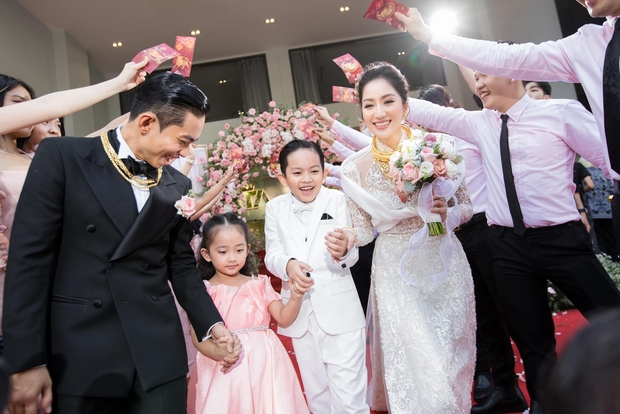 Lý do con gái Phan Hiển - Khánh Thi không xuất hiện trong hôn lễ của bố mẹ - Ảnh 4.