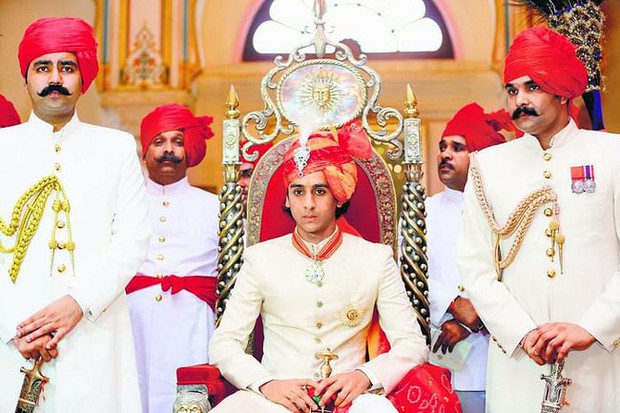Rich kid Ấn Độ phải thừa kế ngai vàng và vài tỷ đô ở tuổi 20, từng làm người mẫu cho Dolce & Gabbana bây giờ ra sao? - Ảnh 3.