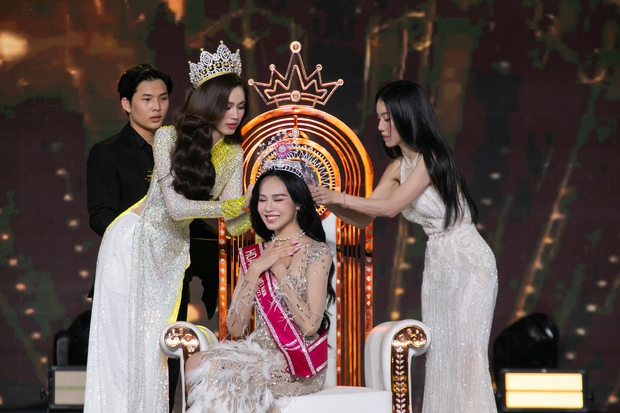10 Hoa hậu đăng quang năm 2022: Người đi thi quốc tế sau 3 ngày, người trả vương miện vì lý do đặc biệt - Ảnh 14.