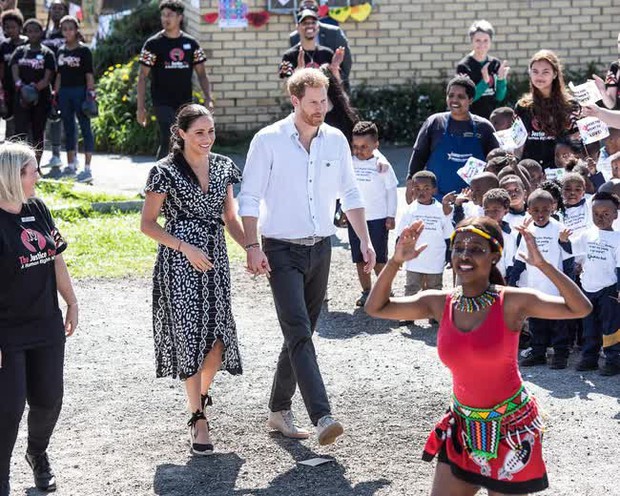 Harry và Meghan đã chứng minh họ là “hình mẫu lý tưởng” mà tất cả mọi người cần tránh khi xử sự với gia đình - Ảnh 3.