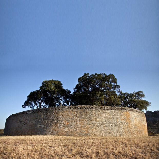 Great Zimbabwe: Tàn tích kỳ lạ của châu Phi - Ảnh 1.