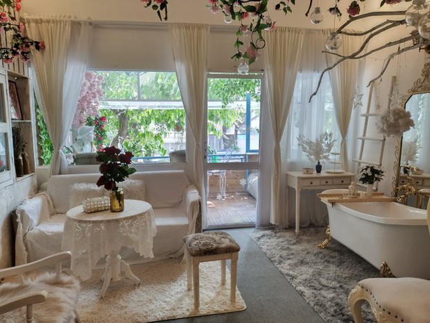 Chàng trai Sài Gòn đặt bồn tắm giữa nhà, xây lò sưởi gạch đỏ trong phòng trọ 42 m2 - Ảnh 4.