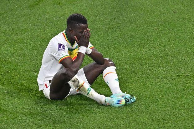 Senegal bị FIFA phạt vì lỗi ngớ ngẩn trước trận đấu ở vòng 1/8 World Cup 2022 - Ảnh 1.