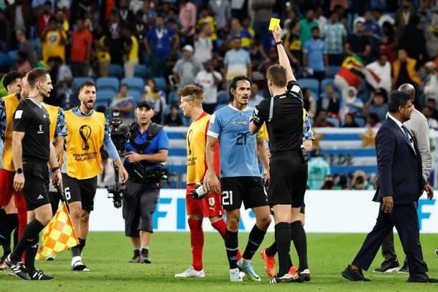 Cầu thủ Uruguay đuổi theo hỏi tội trọng tài sau khi bị loại khỏi World Cup 2022 - Ảnh 5.