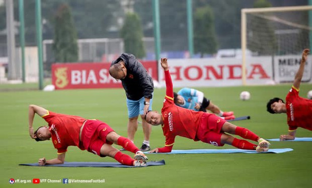 Bóng đá Việt Nam tối ngày 3/12: Cúp vàng AFF Cup 2022 tới Việt Nam - Ảnh 3. Bóng đá Việt Nam tối ngày 3/12: Cúp vàng AFF Cup 2022 tới Việt Nam - Ảnh 3.
