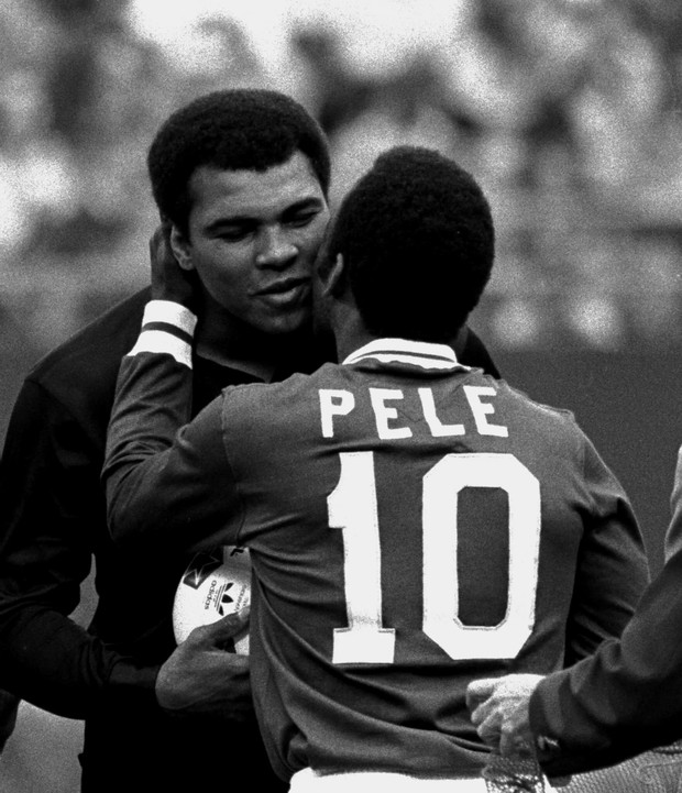 Cuộc đời phi thường của Pele qua ảnh: Từ cậu nhóc 17 tuổi chinh phục thế giới đến biểu tượng bất tử - Ảnh 17.