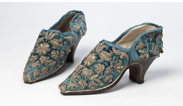 8 sự thật lịch sử về đôi giày chúng ta mang hàng ngày: Giày cao gót từng không dành cho phụ nữ, thể hiện cả địa vị xã hội - Ảnh 6.