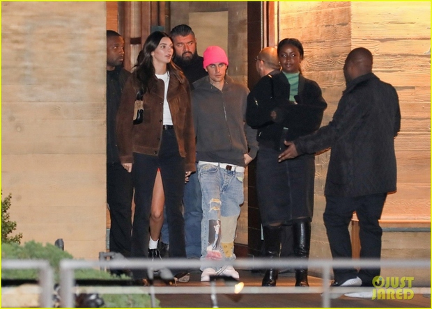 Kendall Jenner rạng rỡ đi ăn tối cùng bạn bè sau khi chia tay bạn trai - Ảnh 4.