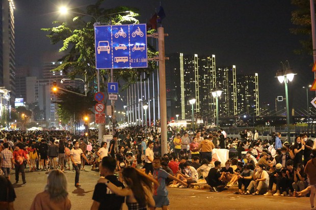 Pháo hoa rực sáng bầu trời TP.HCM, chúc mừng năm mới 2023! - Ảnh 1. Pháo hoa rực sáng bầu trời TP.HCM, chúc mừng năm mới 2023! - Ảnh 1.