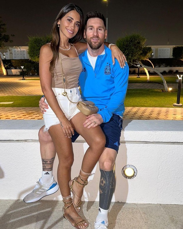 Vóc dáng săn chắc của vợ Messi ở tuổi 34 - Ảnh 1.