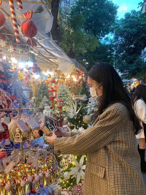 Không khí Giáng sinh tràn ngập phố Hàng Mã, đồ trang trí nhà cửa năm nay đa dạng lại đẹp xuất sắc - Ảnh 15.