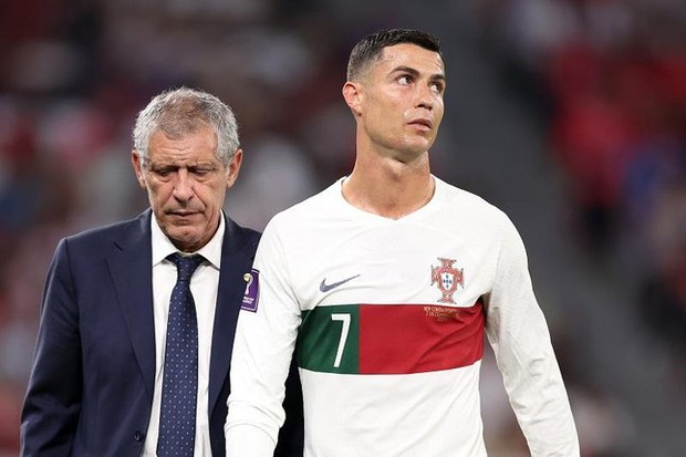 Chửi đổng HLV Bồ Đào Nha, Ronaldo bị tống thẳng lên ghế dự bị ở vòng 1/8 World Cup 2022 - Ảnh 1.