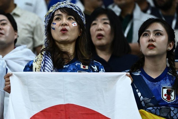 Vẻ đẹp hút hồn của các fan nữ Nhật Bản trong trận thua Croatia - Ảnh 8.