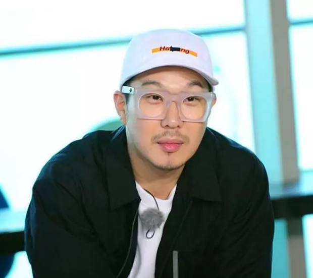 Danh tính 2 sao Việt được thành viên Running Man Hàn nhấn theo dõi trang cá nhân - Ảnh 2.
