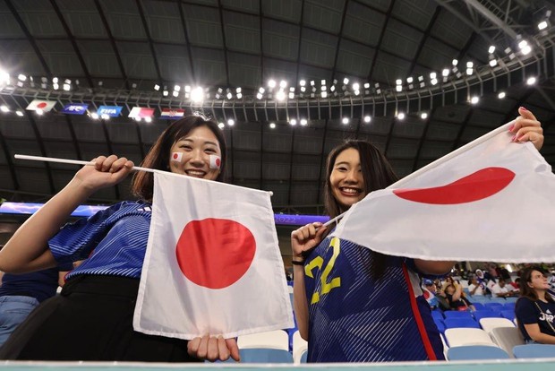 Vẻ đẹp hút hồn của các fan nữ Nhật Bản trong trận thua Croatia - Ảnh 7.