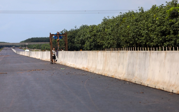Toàn cảnh cao tốc Dầu Giây - Phan Thiết đang gấp rút thi công để thông xe - Ảnh 8. Toàn cảnh cao tốc Dầu Giây - Phan Thiết đang gấp rút thi công để thông xe - Ảnh 8.
