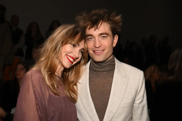 Ma cà rồng Robert Pattinson và bạn gái người mẫu lần đầu công khai lộ diện sau 4 năm yêu - Ảnh 6.