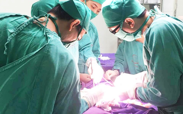 Phẫu thuật cấp cứu thành công bé gái 1 ngày tuổi bị tắc ruột bẩm sinh - Ảnh 1. Phẫu thuật cấp cứu thành công bé gái 1 ngày tuổi bị tắc ruột bẩm sinh - Ảnh 1.