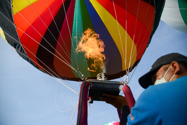 Clip, ảnh: Người dân TP.HCM hào hứng khi được ngắm toàn cảnh thành phố bằng khinh khí cầu - Ảnh 5.