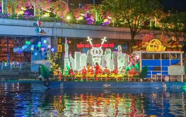 TPHCM sắp có khách sạn nổi, chợ nổi trên sông Sài Gòn - Ảnh 1.