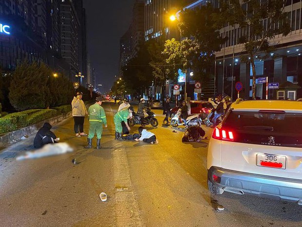 Xe ô tô gây tai nạn liên hoàn trong đêm khiến nhiều người bị thương - Ảnh 1.