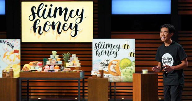 Nam sinh 17 tuổi lên sóng Shark Tank khiến cả 5 ca mập trầm trồ vì bán sản phẩm lạ, kiếm gần 24 tỷ đồng chỉ sau 3 năm - Ảnh 2. Nam sinh 17 tuổi lên sóng Shark Tank khiến cả 5 ca mập trầm trồ vì bán sản phẩm lạ, kiếm gần 24 tỷ đồng chỉ sau 3 năm - Ảnh 2.