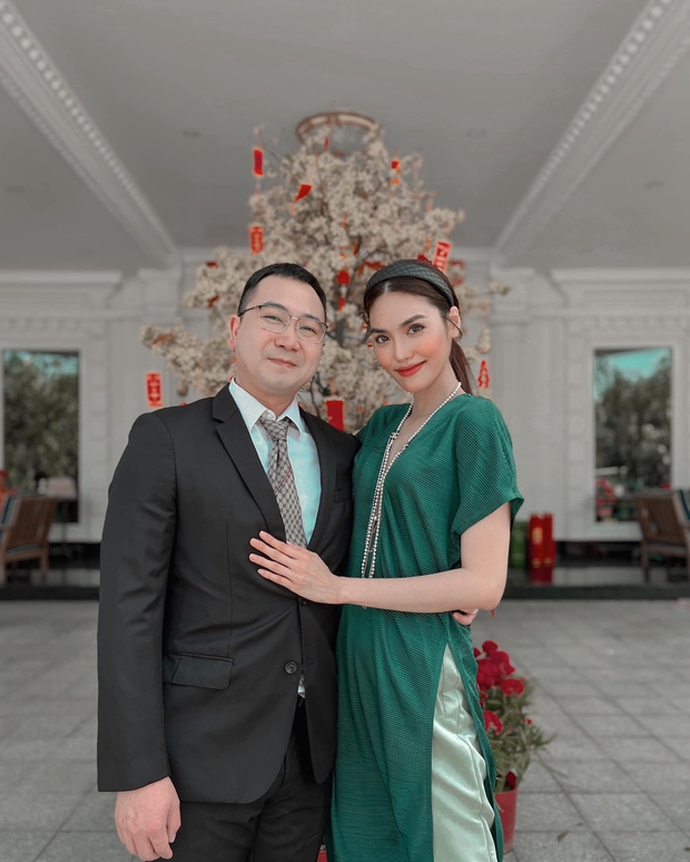 Sao Vbiz ngày mồng 1 Tết: Hà Tăng khoe ảnh siêu tình với ông xã, Tóc Tiên diện áo dài đỏ cùng dàn mỹ nhân khoe sắc - Ảnh 21. Sao Vbiz ngày mồng 1 Tết: Hà Tăng khoe ảnh siêu tình với ông xã, Tóc Tiên diện áo dài đỏ cùng dàn mỹ nhân khoe sắc - Ảnh 21.