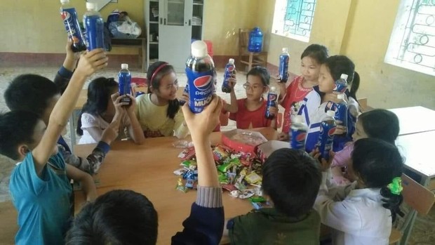 Góp bánh kẹo dư sau Tết tặng trẻ em vùng cao và hành trình thiện nguyện đầy cảm hứng - Ảnh 4. Góp bánh kẹo dư sau Tết tặng trẻ em vùng cao và hành trình thiện nguyện đầy cảm hứng - Ảnh 4.