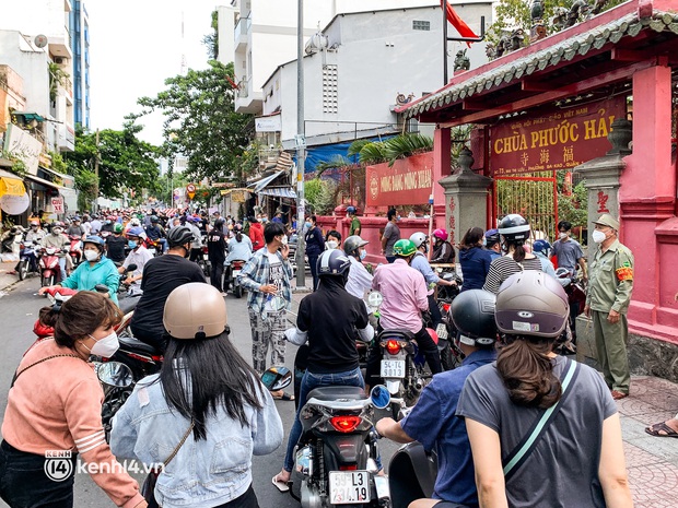 Ảnh: Những ngày Tết trong ngôi chùa trăm tuổi nơi cựu Tổng thống Mỹ từng ghé thăm ở Sài Gòn - Ảnh 15. Ảnh: Những ngày Tết trong ngôi chùa trăm tuổi nơi cựu Tổng thống Mỹ từng ghé thăm ở Sài Gòn - Ảnh 15.