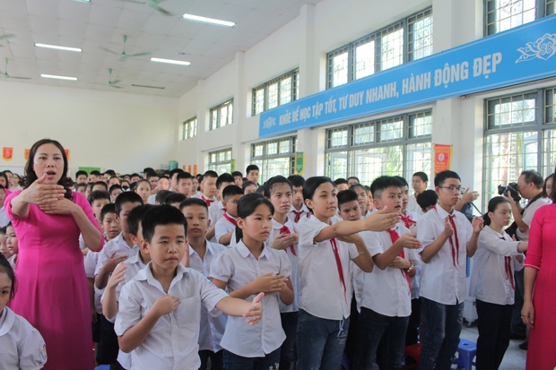 Bức ảnh bé trai khóc sướt mướt, giằng co với cô giáo khi đi học: Sự thật đằng sau làm ai nấy rơi nước mắt - Ảnh 4. Bức ảnh bé trai khóc sướt mướt, giằng co với cô giáo khi đi học: Sự thật đằng sau làm ai nấy rơi nước mắt - Ảnh 4.