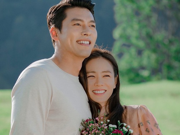 Tan chảy với loạt khoảnh khắc mặc váy cưới của Son Ye Jin, xinh thế này Hyun Bin chốt cưới vội là phải! - Ảnh 1.