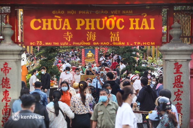 Ảnh: Những ngày Tết trong ngôi chùa trăm tuổi nơi cựu Tổng thống Mỹ từng ghé thăm ở Sài Gòn - Ảnh 2. Ảnh: Những ngày Tết trong ngôi chùa trăm tuổi nơi cựu Tổng thống Mỹ từng ghé thăm ở Sài Gòn - Ảnh 2.
