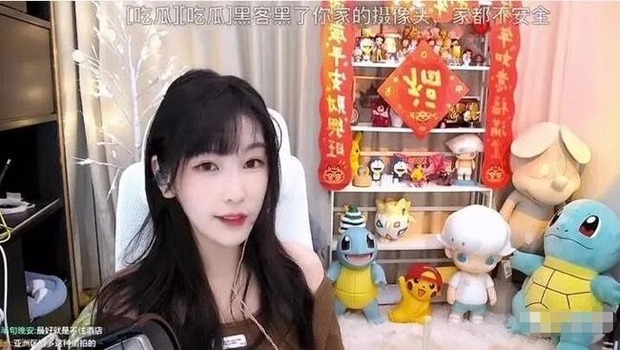 Bị hack camera phòng livestream và máy tính nhưng nữ streamer vẫn may mắn thở phào vì lý do này - Ảnh 1.